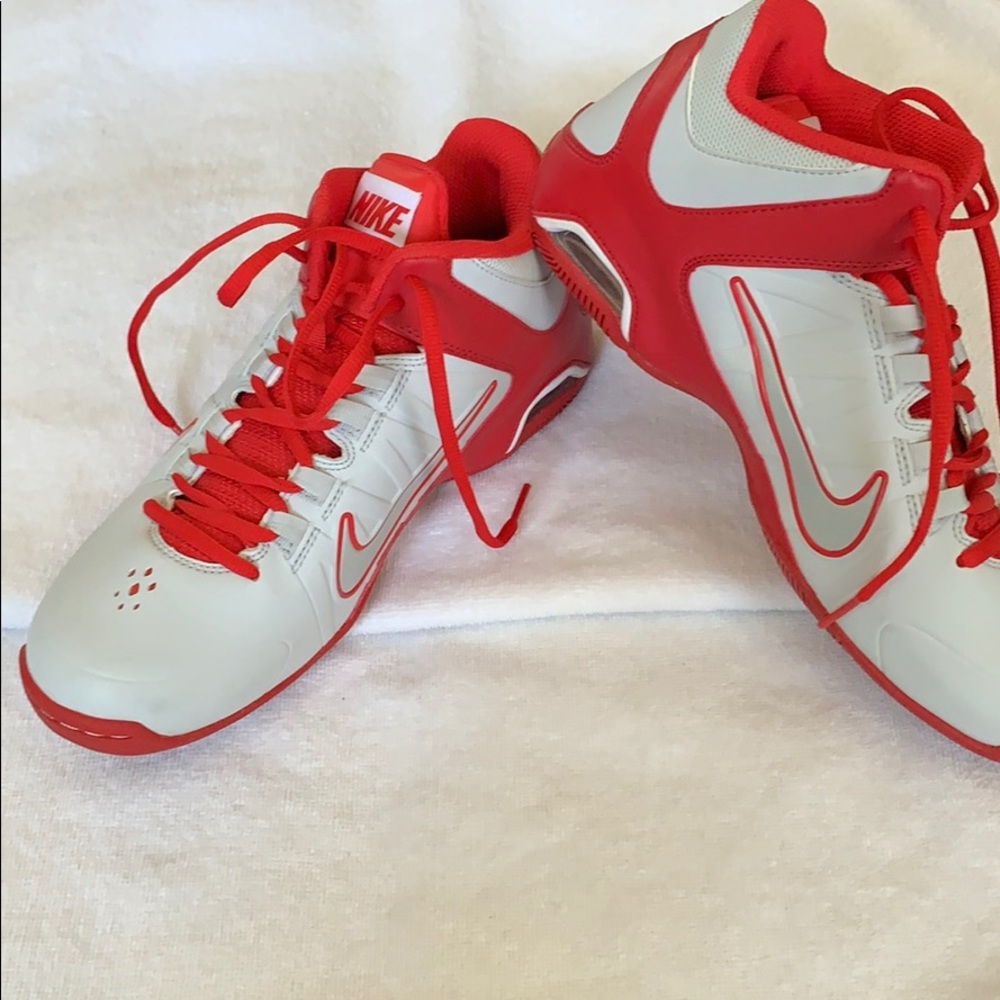 Nike basketball sneakers new size 8